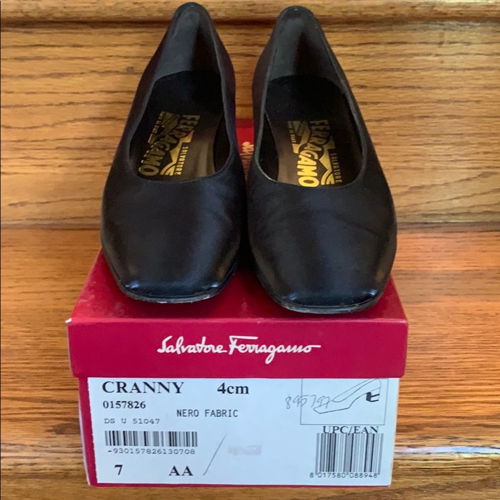 Women’s Ferragamo size 7 black heals